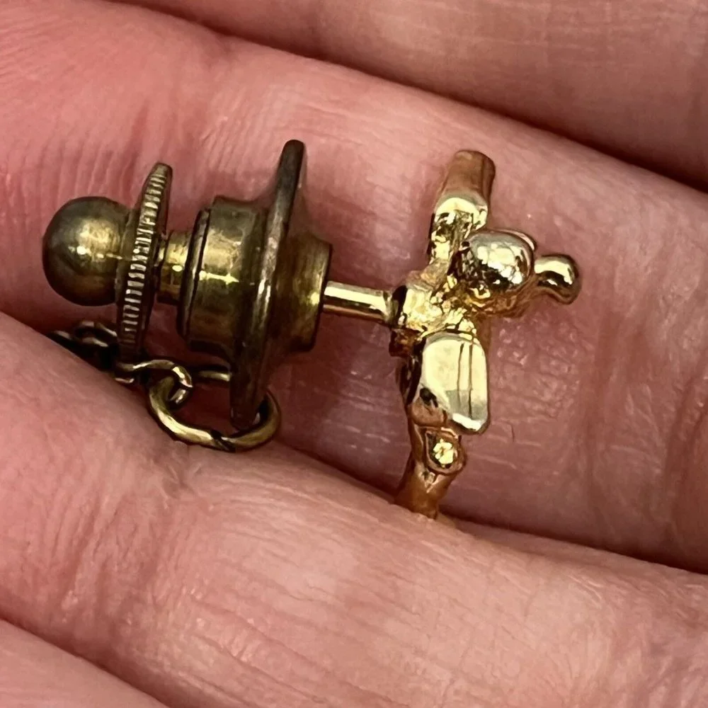 Vintage Gold Tone Winged Angel Tie Tack With Chain Guardian Angel Cherub - Picture 4 of 11